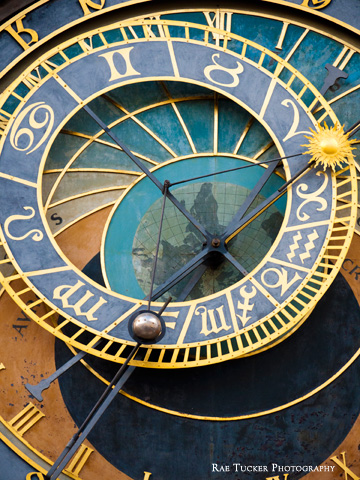 A clock marking the time of the Zodiac - currently in Aires time.