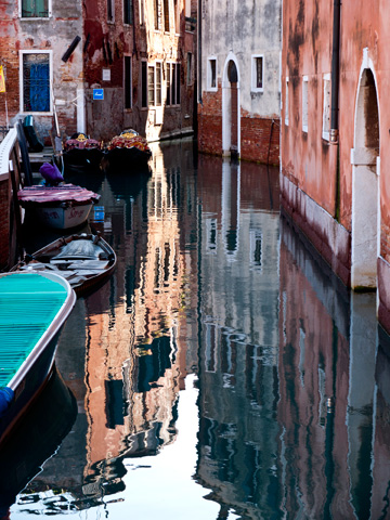A soft image of a small canal in Venice, Italy